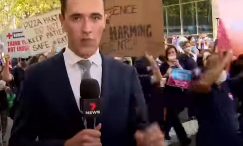 Αυστραλία: Διαδηλώνουν χιλιάδες νοσοκόμες – «Είμαστε κατάκοπες εξαντλημένες και καμένες» (Βίντεο)